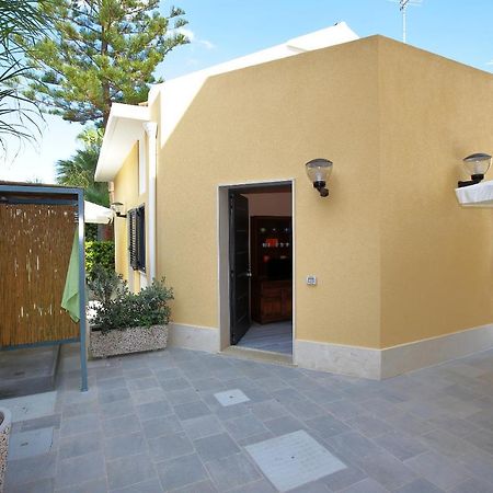 Re Sole La Dependance - Casa Vacanza V E N E R E อาโวลา ภายนอก รูปภาพ