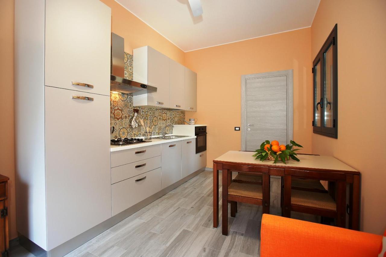 Re Sole La Dependance - Casa Vacanza V E N E R E อาโวลา ภายนอก รูปภาพ