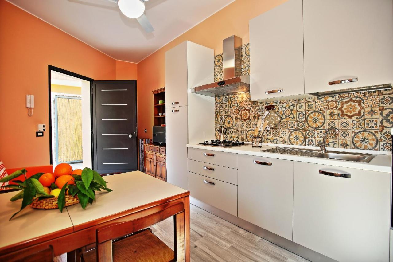 Re Sole La Dependance - Casa Vacanza V E N E R E อาโวลา ภายนอก รูปภาพ