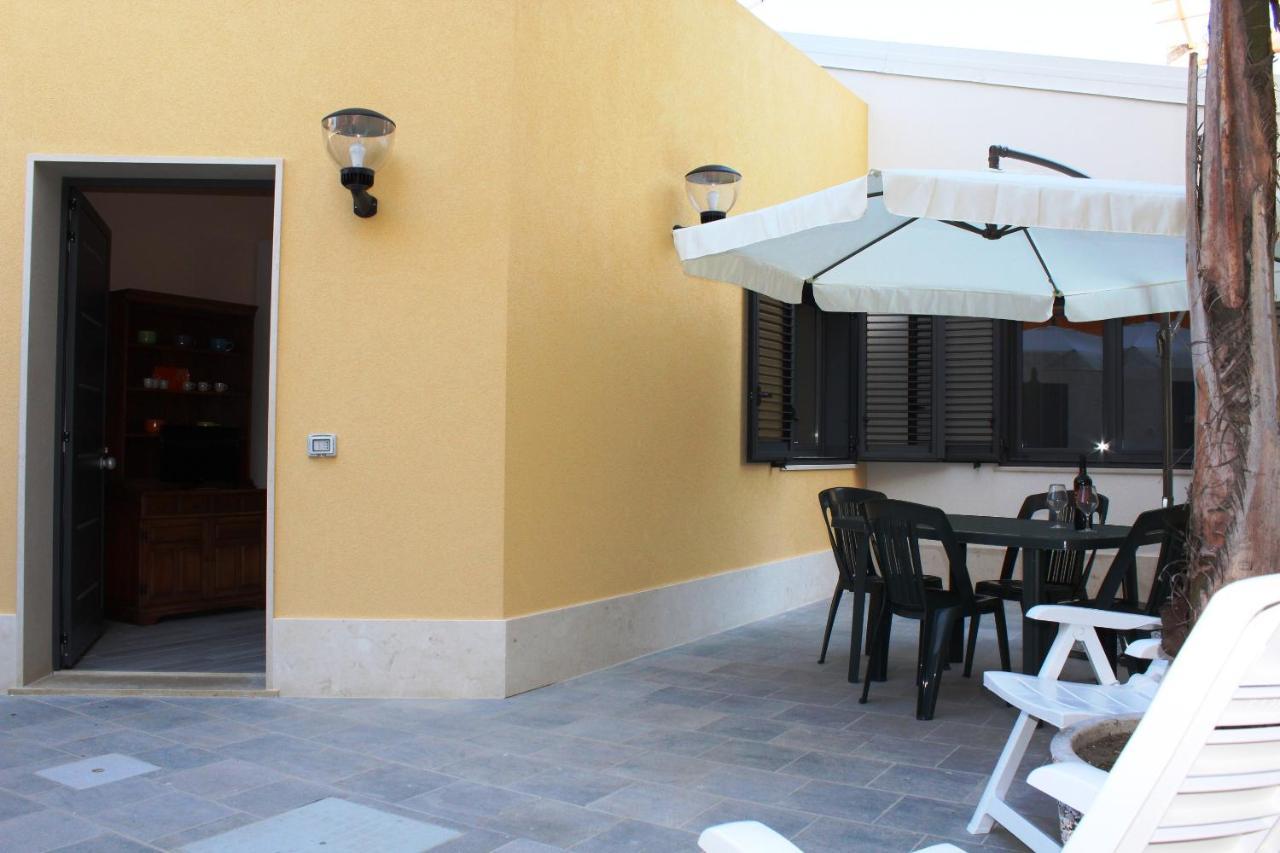 Re Sole La Dependance - Casa Vacanza V E N E R E อาโวลา ภายนอก รูปภาพ