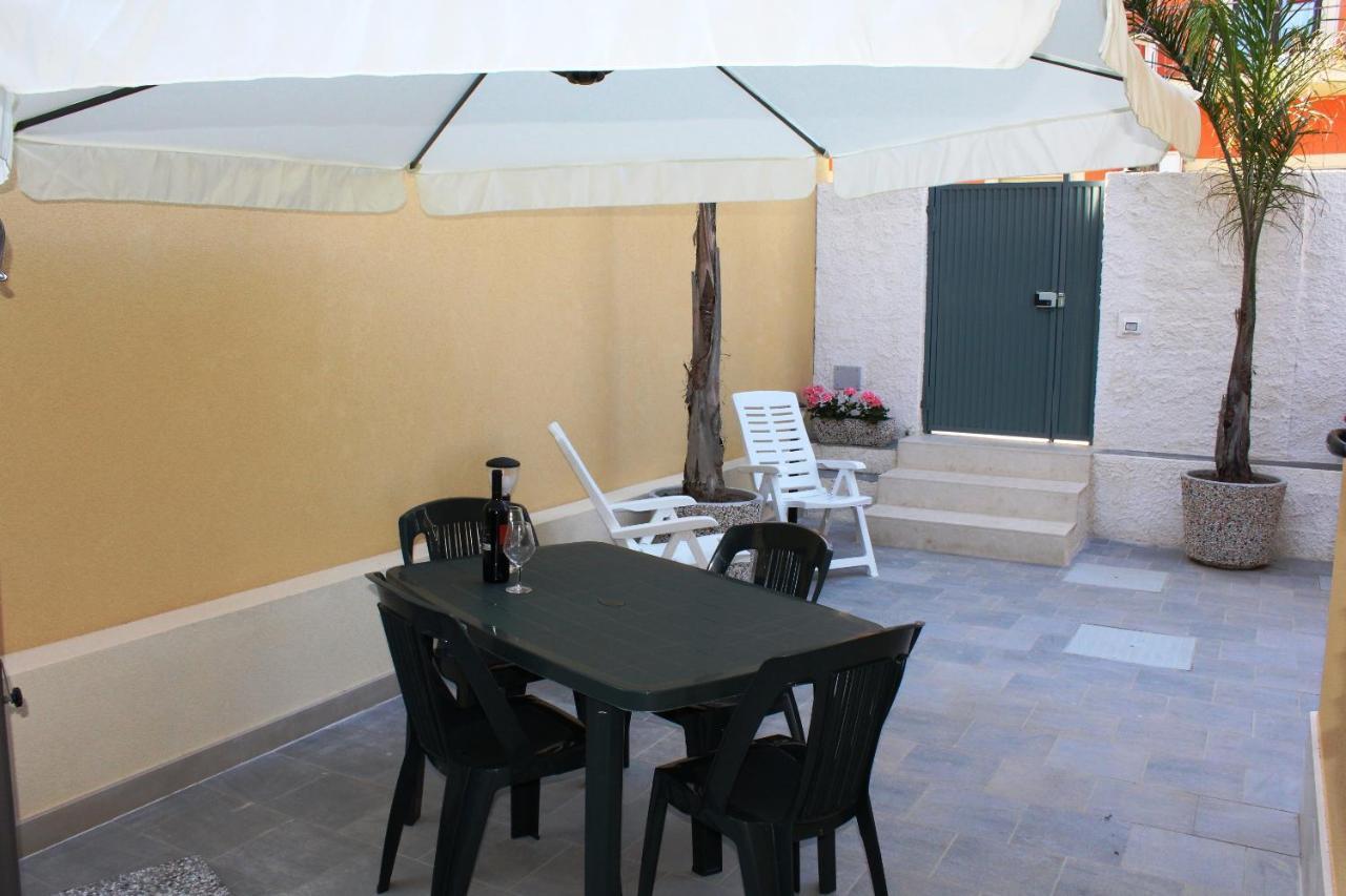 Re Sole La Dependance - Casa Vacanza V E N E R E อาโวลา ภายนอก รูปภาพ
