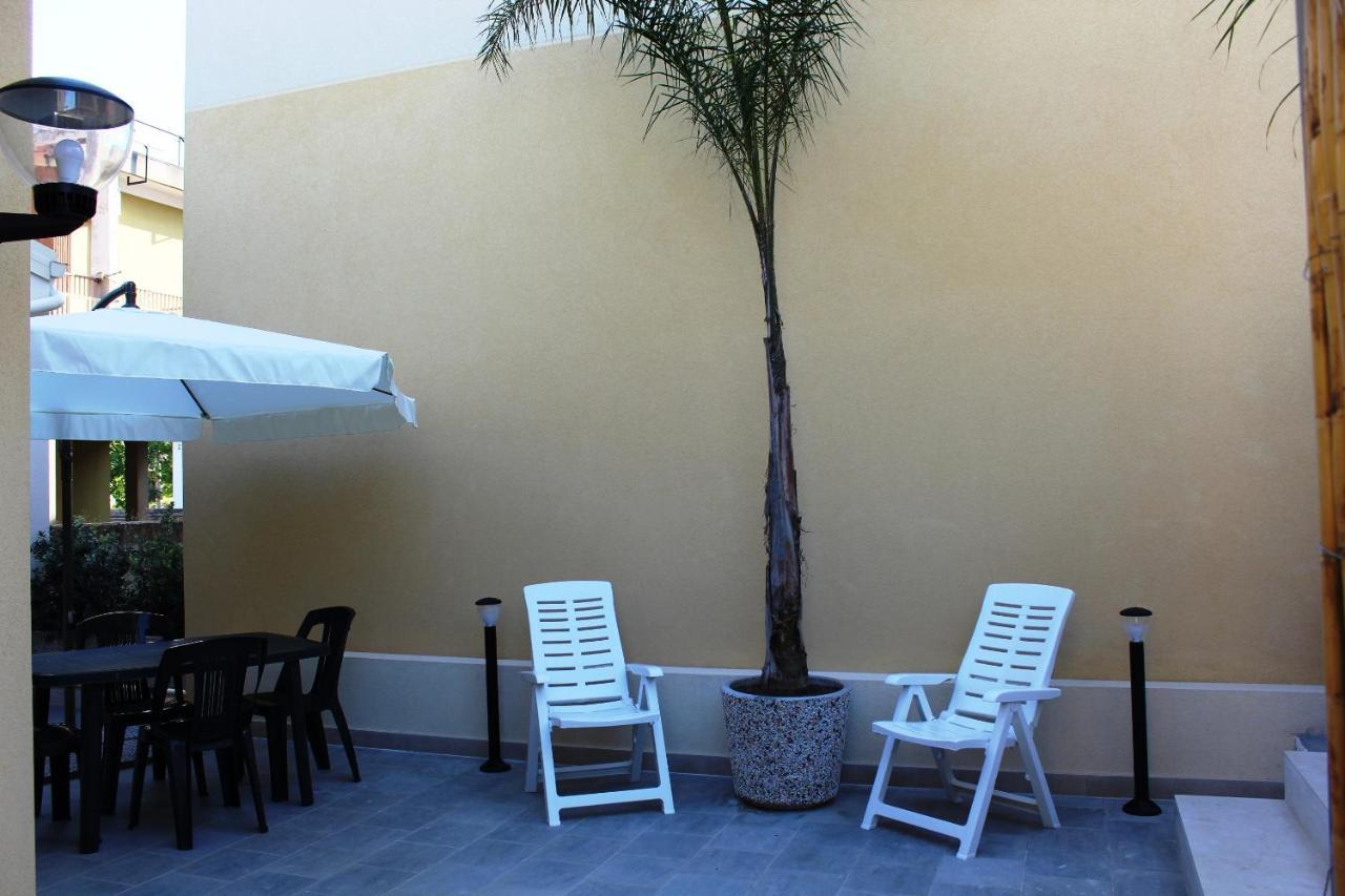 Re Sole La Dependance - Casa Vacanza V E N E R E อาโวลา ภายนอก รูปภาพ
